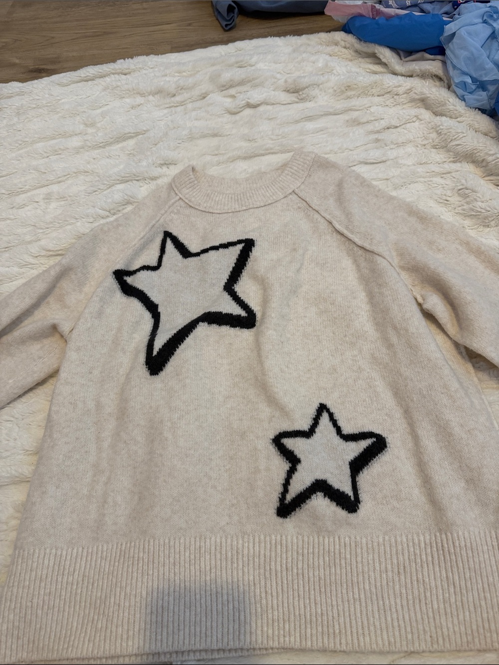 Aerie women cream sweater with black stars